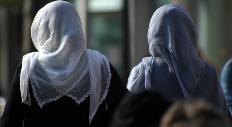 Onderzoek arbeidsmarkt: discriminatie moslima’s is alledaags probleem