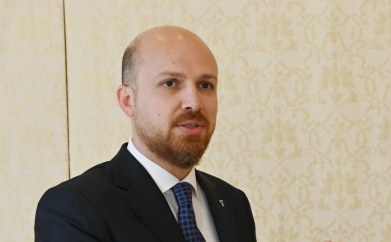 Turkse rechter blokkeert websites die schrijven over corruptiezaak zoon Erdogan