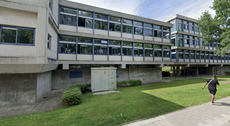 Hoeveel last heb je van een azc in de buurt?