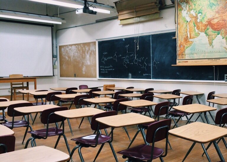 Kinderen in Suriname spreken thuis geen Nederlands, problemen op school
