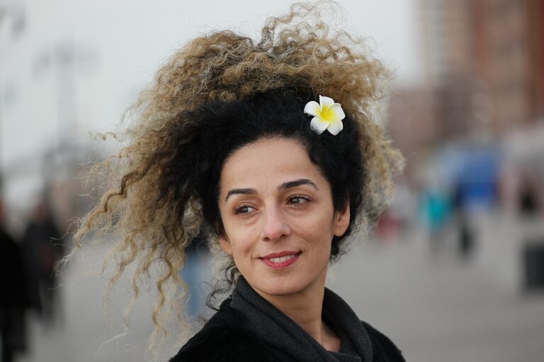 Iran moet Masih Alinejad miljoenen schadevergoeding betalen