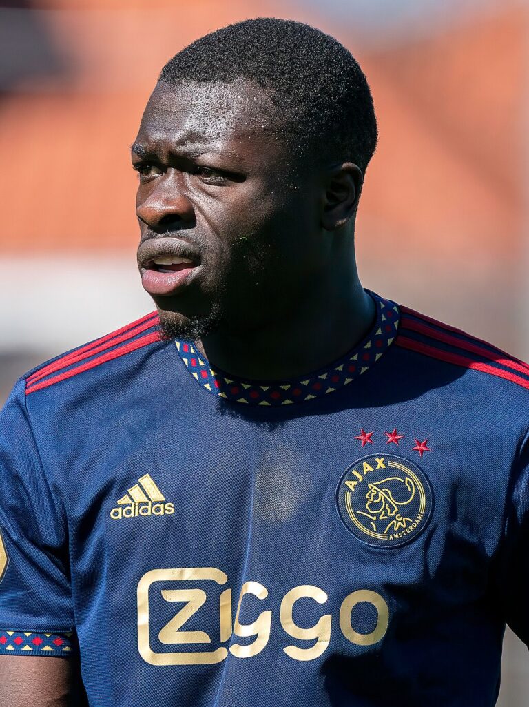 Ajax-spits Brobbey ‘zeer ontdaan’ na tweede racistische incident in Twente