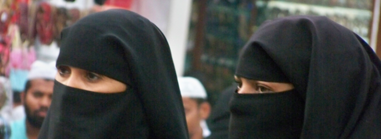Egypte verbiedt niqaab op scholen, moslims en feministen verontwaardigd