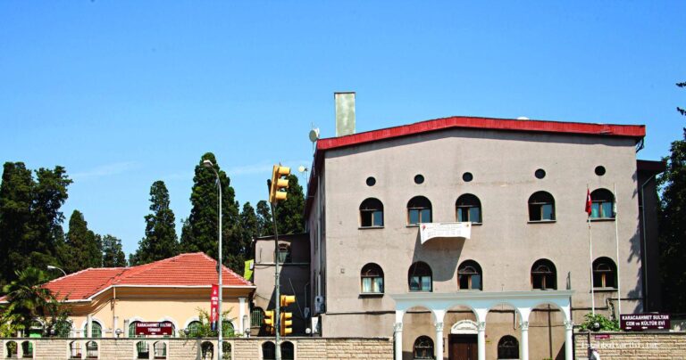 Alevieten in Turkije eisen seculier onderwijs en fatsoenlijk bestaan