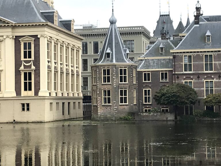 VVD zakt opnieuw in Peilingwijzer, CDA en GroenLinks-PvdA op gelijke hoogte