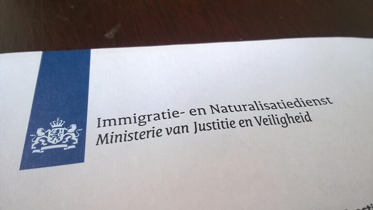Geen juridisch jargon meer in brieven van de IND