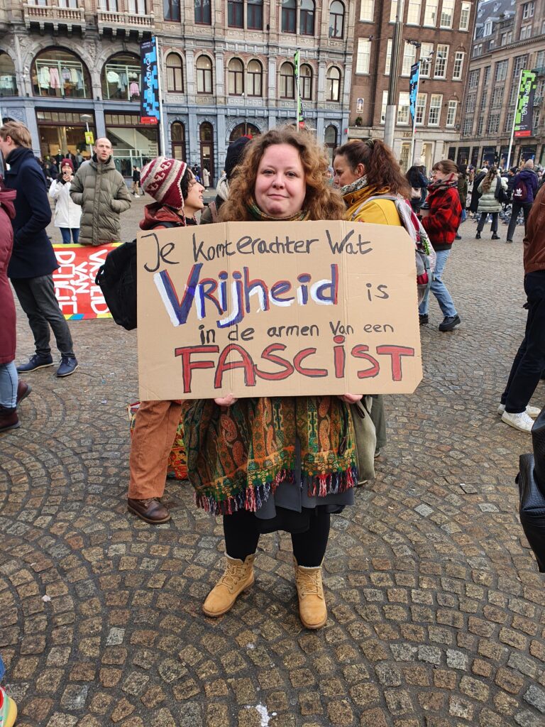 TikTok en Instagram halen naziberichten niet weg