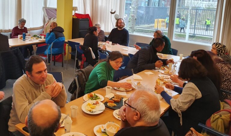 Samen ontbijten om over racisme te praten