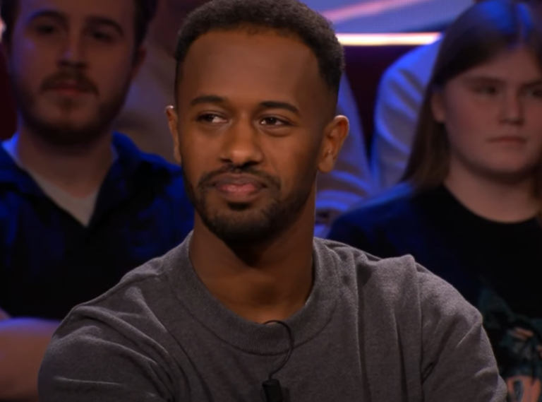 De Hoop reageert in het Fries op racistische prietpraat Derksen