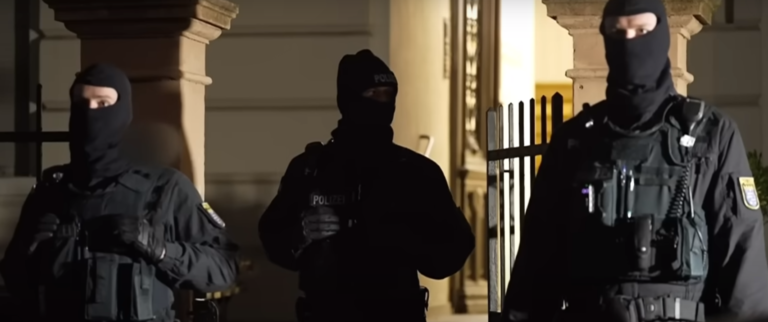 Proces tegen Duitse coupplegers van start, wie zijn deze Reichbürger?