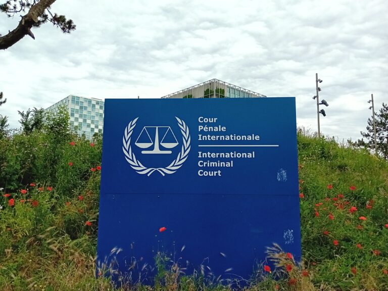 ICC schorst hoofdaanklager, na beschuldiging seksueel misbruik