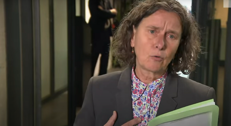 Minister Faber zet Tweede Kamer buitenspel om asielcrisis uit te roepen