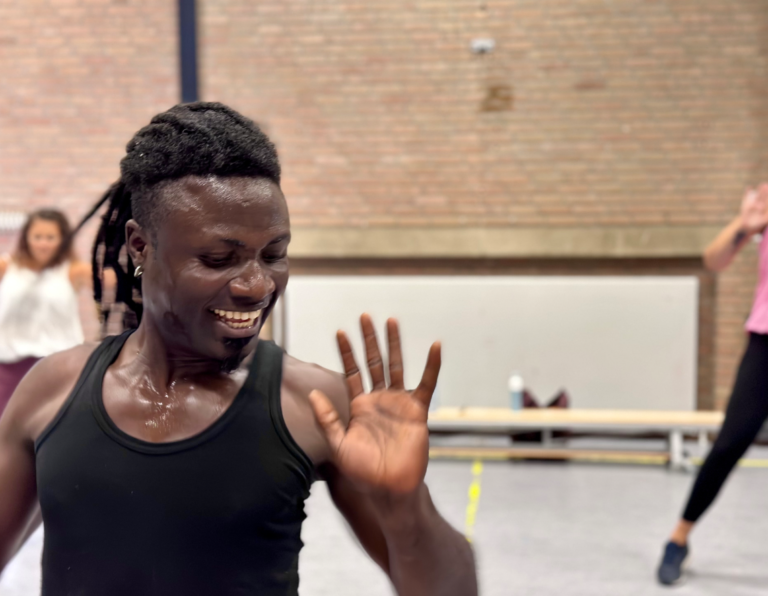 Nieuwe pioniers: Nigeriaan krijgt gereformeerden aan het dansen