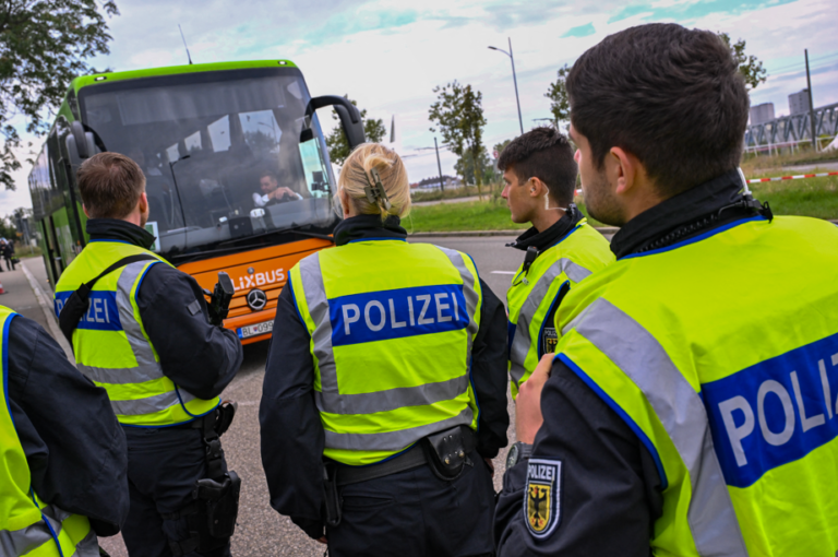 Moeten wij ook grenscontroles invoeren? Dit vindt ons panel