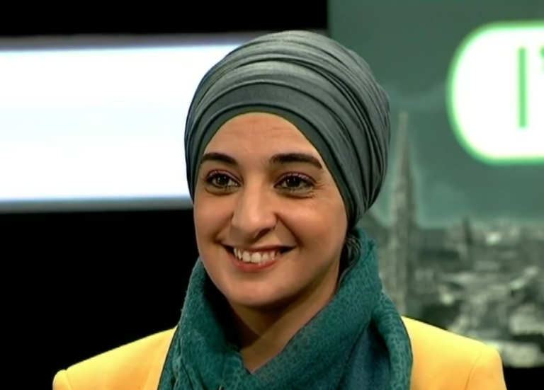 Hijabi neemt zitting in Belgisch parlement