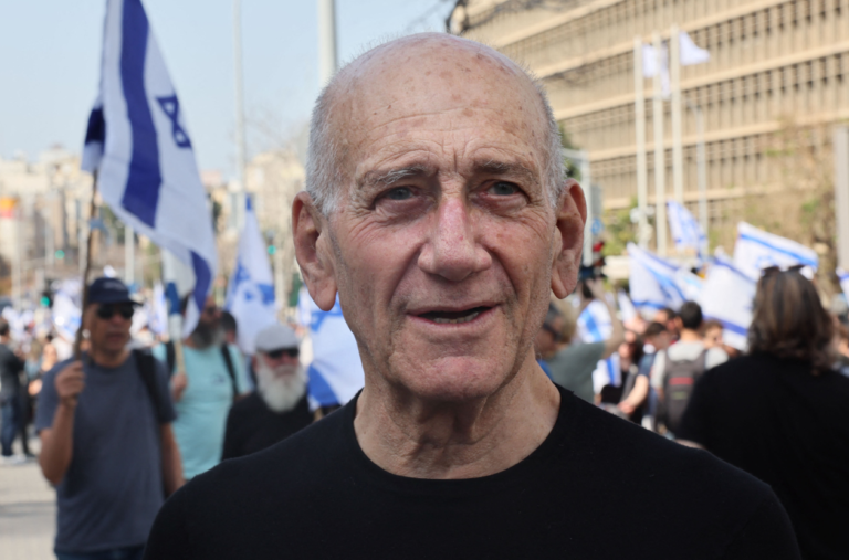 Oud-premier Israël: grondoffensief in Libanon is zinloos