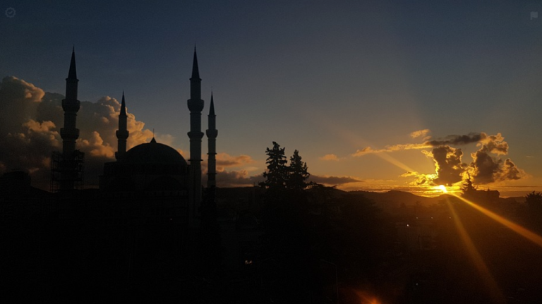 Erdogan bezoekt de Balkan om banden aan te halen
