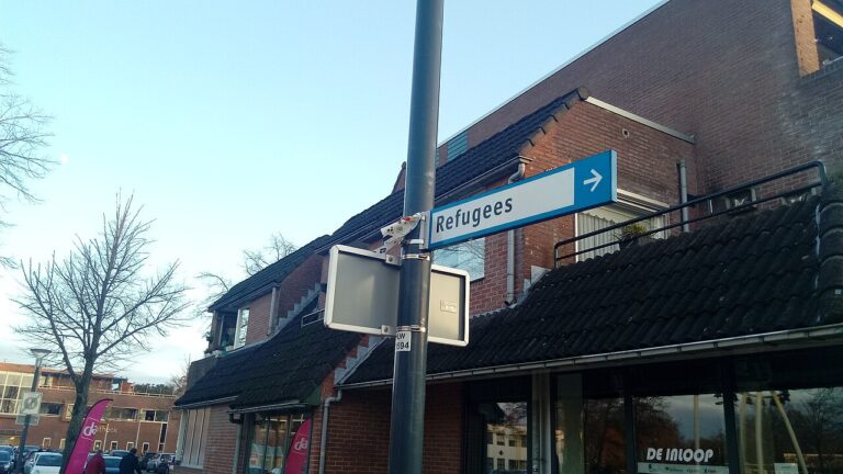 Waarom we in de asielcrisis blijven geloven
