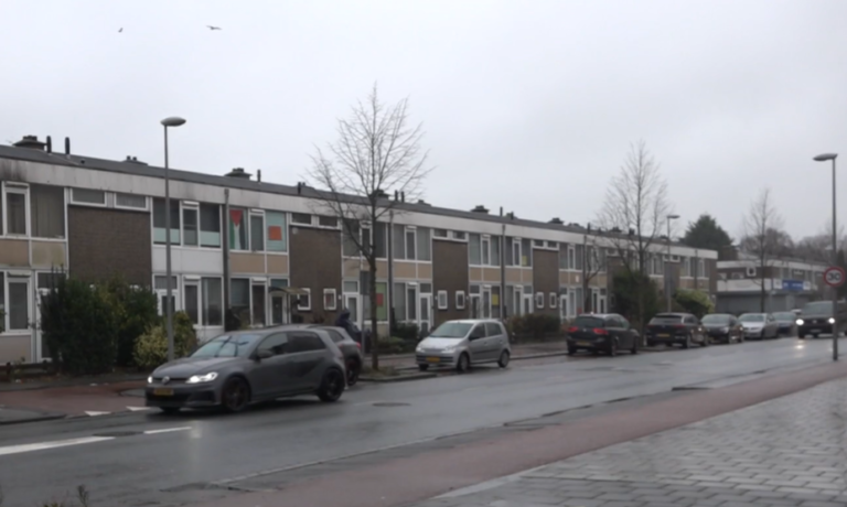 Amsterdammers verzetten zich tegen sloopplannen woningcorporatie