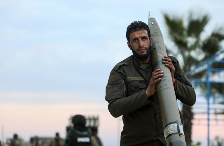 Rebellen omsingelen Syrische stad Hama