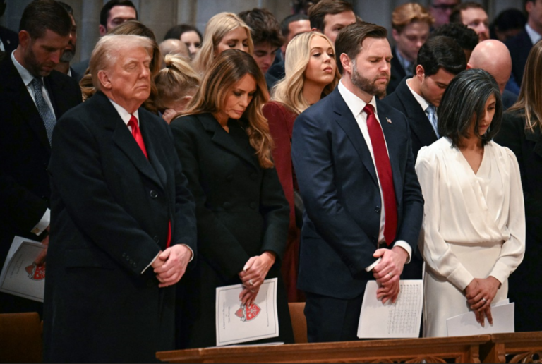 Bisschop valt Trump aan tijdens gebedsdienst: ‘Meerderheid migranten zijn niet crimineel’