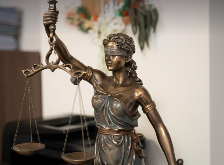 Amsterdamse justitiële top waarschuwt voor ‘wankele rechtsstaat’