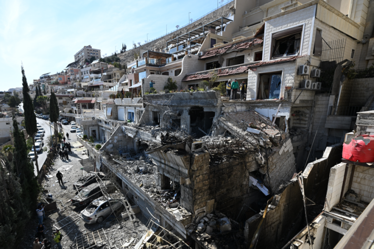 Israëlische luchtaanval in Zuid-Syrië en gevechten aan de Syrisch-Libanese grens