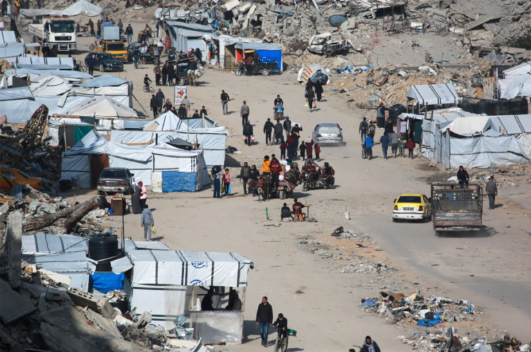 Oproep oud-ministers: Kabinet neem stelling tegen genocide in Gaza