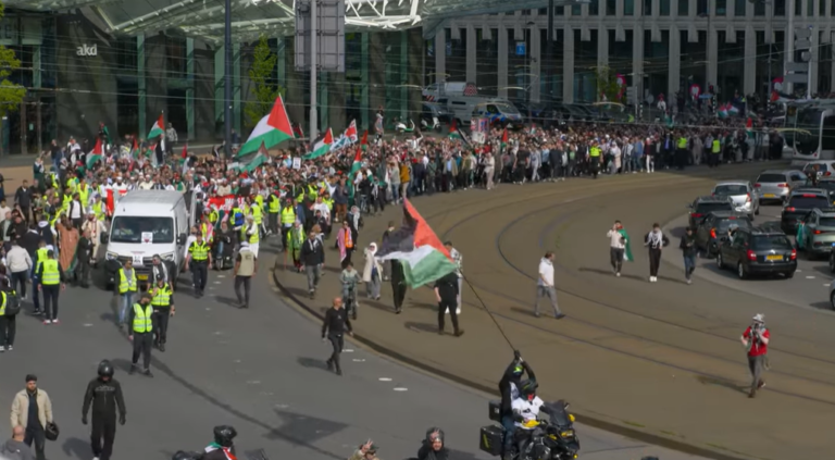 Duizenden Rotterdammers demonstreren tegen oorlog in Gaza