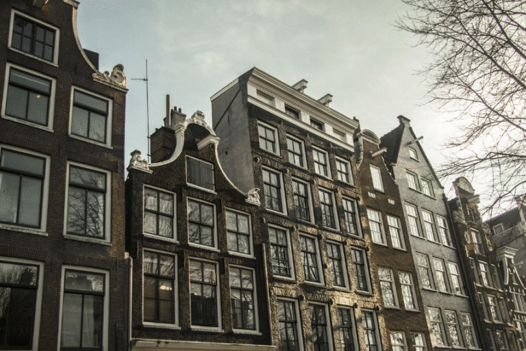 Amsterdam start proef met 150 euro extra voor honderden bijstandsgezinnen