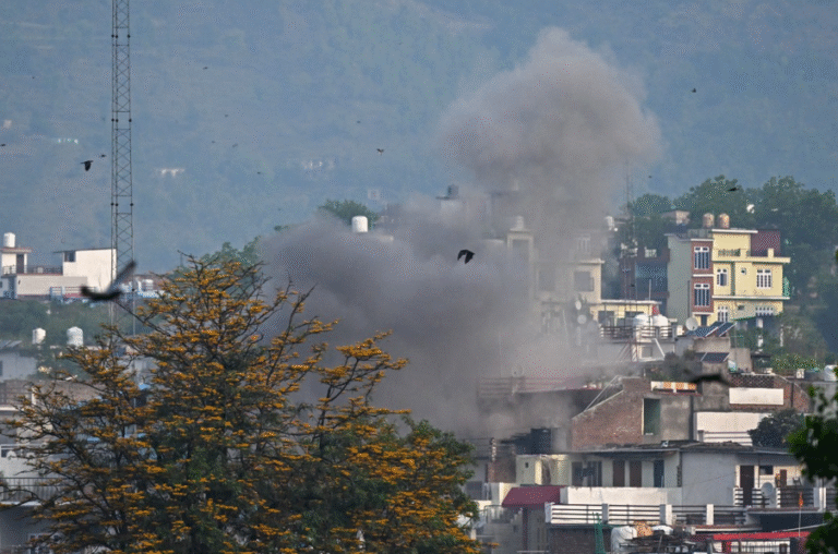 India bombardeert Pakistan: tientallen burgerdoden