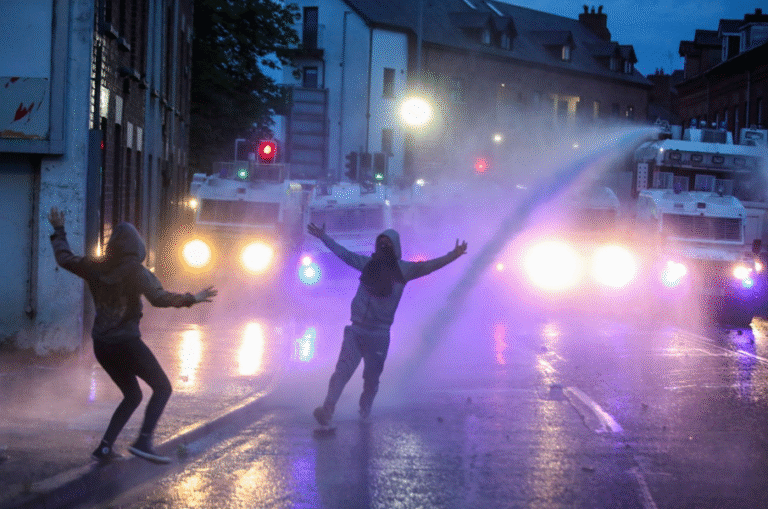 Gewelddadige protesten tegen migranten in Noord-Ierland