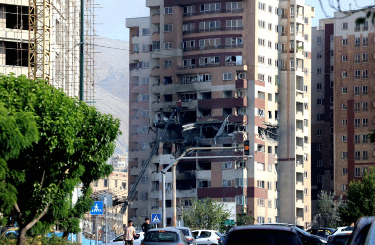Israël voert grote aanval uit op Iran, Iran dreigt met wraak