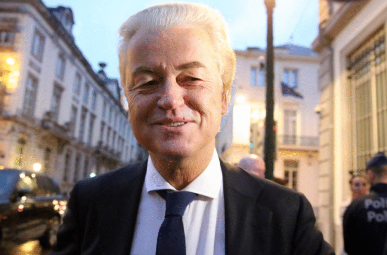 Wilders bij AZC-protest in Helmond: ‘Jullie zijn de baas, niet de burgemeester’