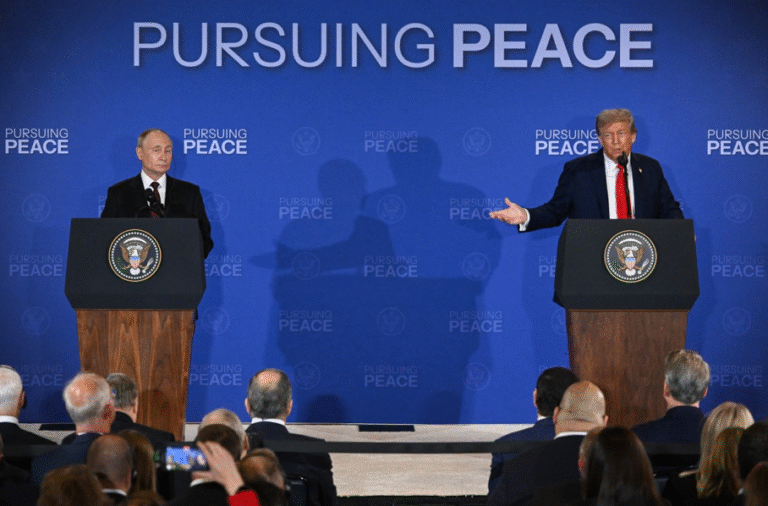 Je kunt Lavrov die bejaardentrui niet kwalijk nemen