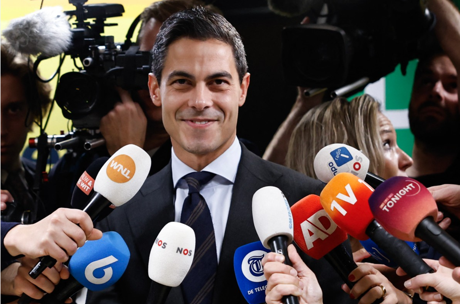 Rob Jetten (D66) spreekt de pers toe over de verkiezingsuitslag. Beeld: Simon Wohlfahrt/AFP