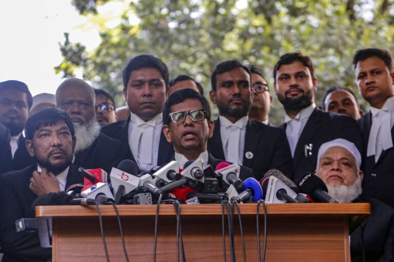 Ex-premier Bangladesh bij verstek ter dood veroordeeld