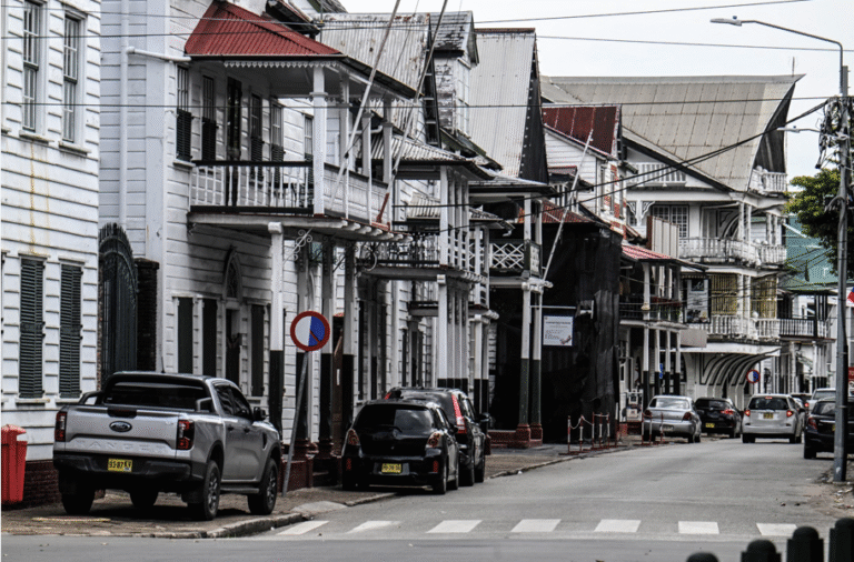 Unesco zet binnenstad Paramaribo op lijst van bedreigd werelderfgoed