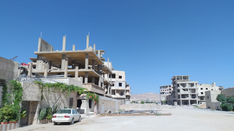 Een jaar na de bevrijding gaat het in Syrië nog altijd moeizaam