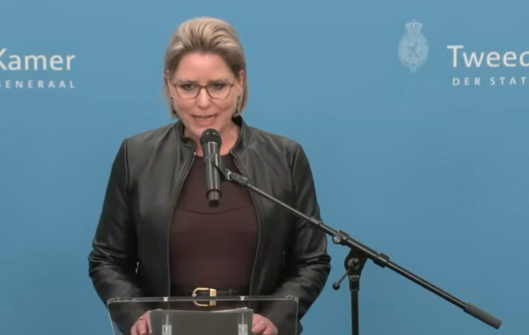 ‘Informateur Letschert, bespreek ook de discriminerende uitspraken van politici’