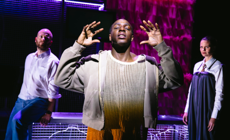 ‘Maak medicijnen gratis’, zegt acteur Fjodor Jozefzoon