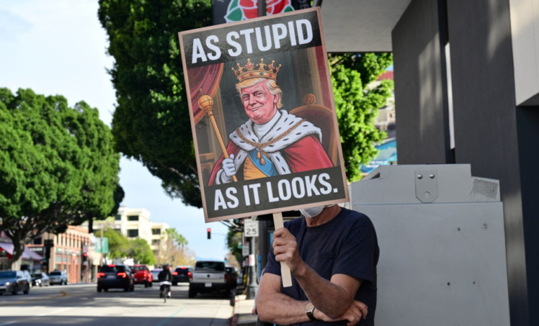 Trump wil grondwet wijzigen om derde termijn mogelijk te maken