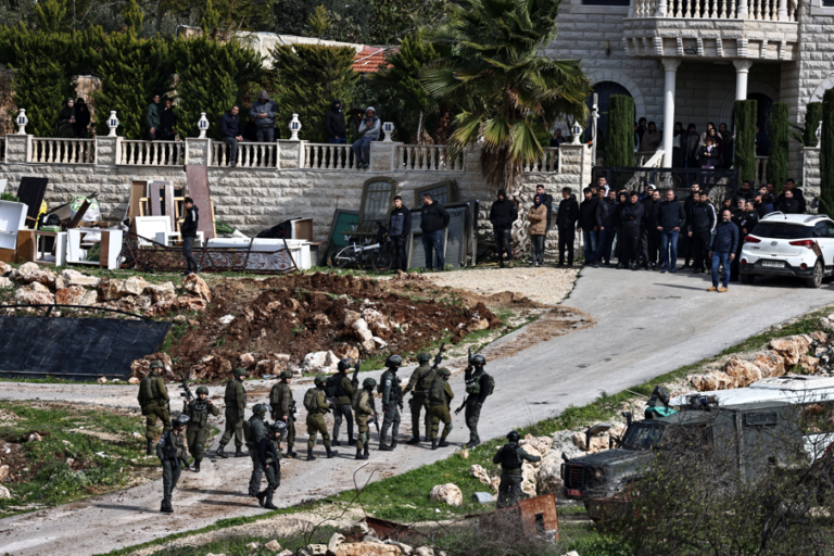 Kolonisten vallen Palestijnse dorpen aan met hulp van Israëlisch leger