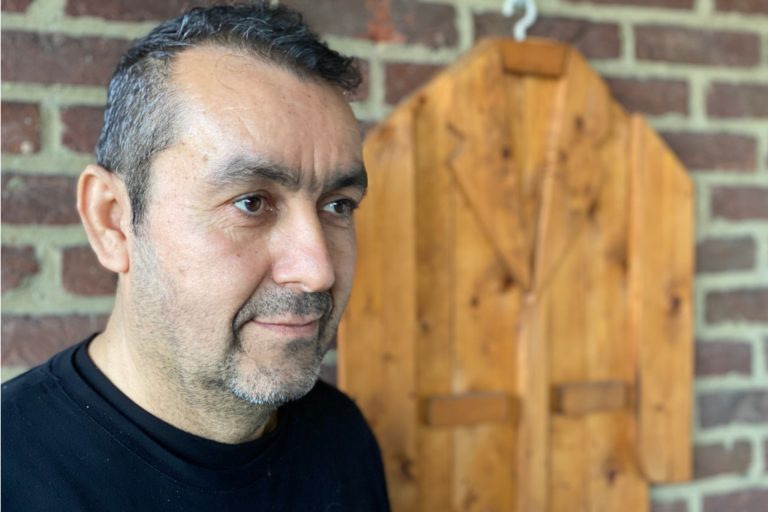 Gevluchte Salih uit Turkije heeft nu een timmerbedrijf in Limburg