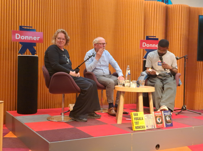 Miet Ooms en Professor Soortkill in gesprek over veranderende taal