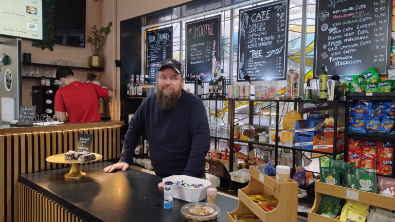 Jonge moslims zoeken een moskee die bij hen past