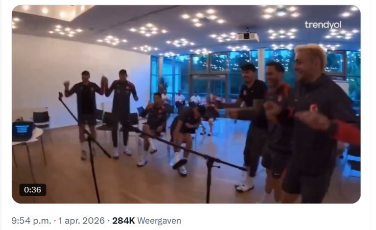 Turkse voetballers dansen de Koerdische halay