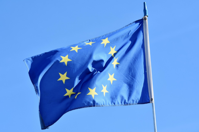 Volgende maand gaan de nieuwe Europese asielregels in. Wat verandert er?