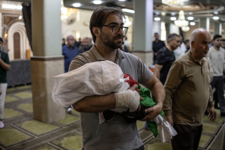 Beelden tonen aan dat Israëlische soldaat baby Sam doodschoot in een stilstaande auto