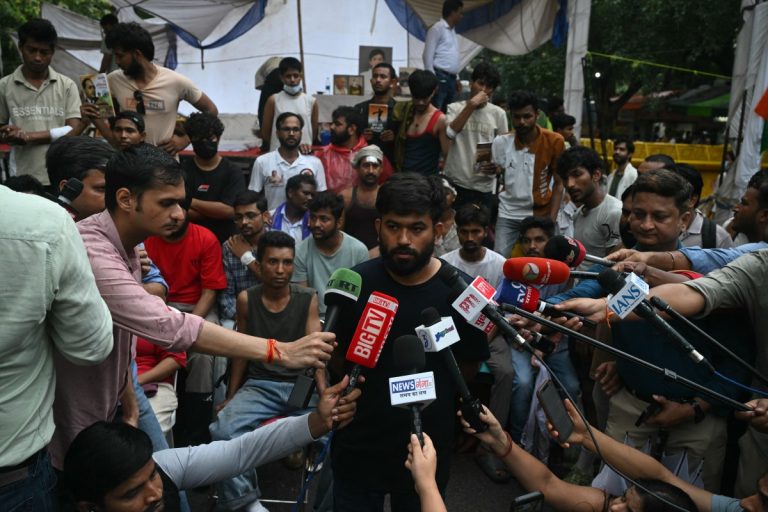 India: ‘kakkerlakken’ protesteren tegen regering